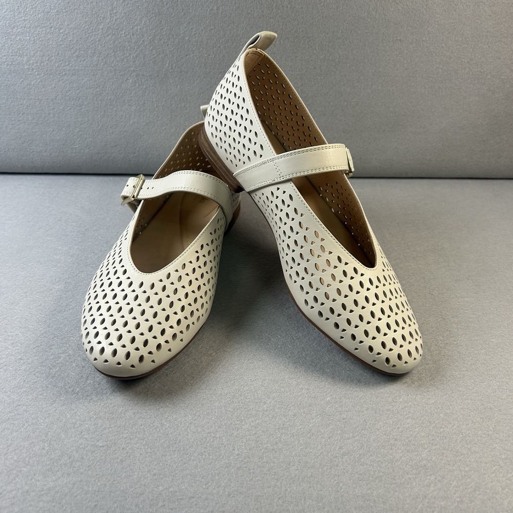 Clarks Women's Fawna Jane Shoes Size 8.5 M Cream Leather Flats Buckle Strap